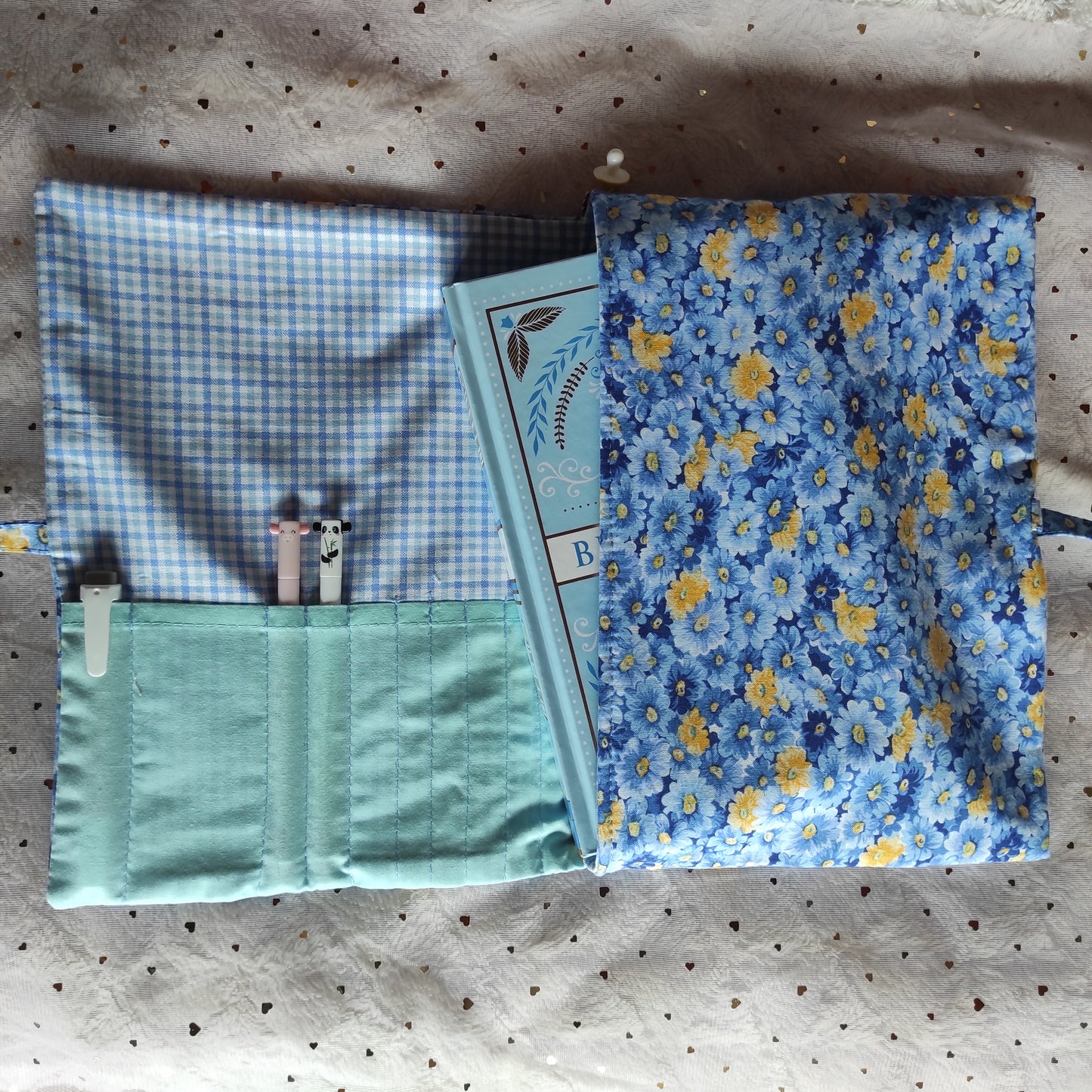 Funda literaria flores azules