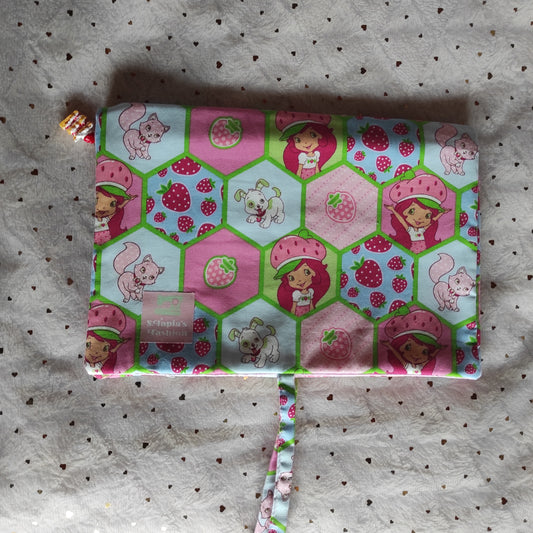 Funda literaria tarta de fresa
